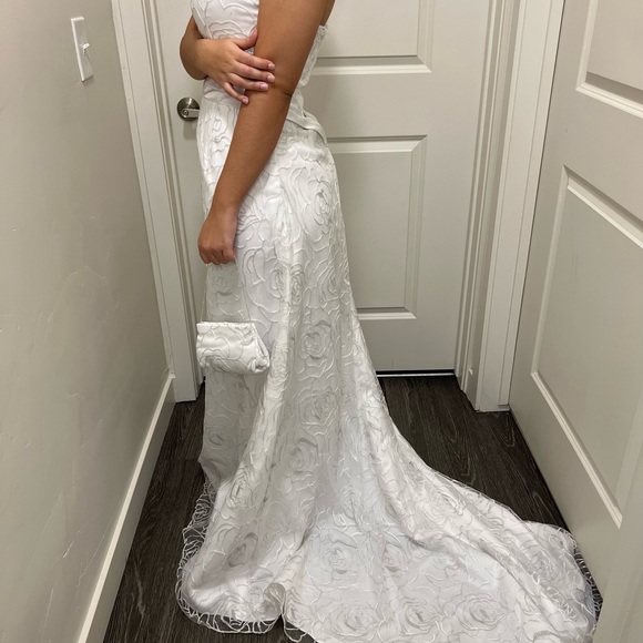 Traditionally, beads are secured - Picture 3 of 3